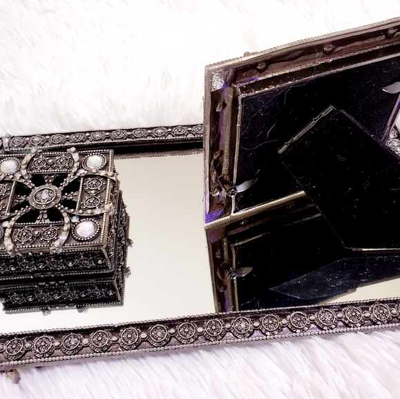 Yorkshire 3 piece vanity set with box - Picture 3 of 14